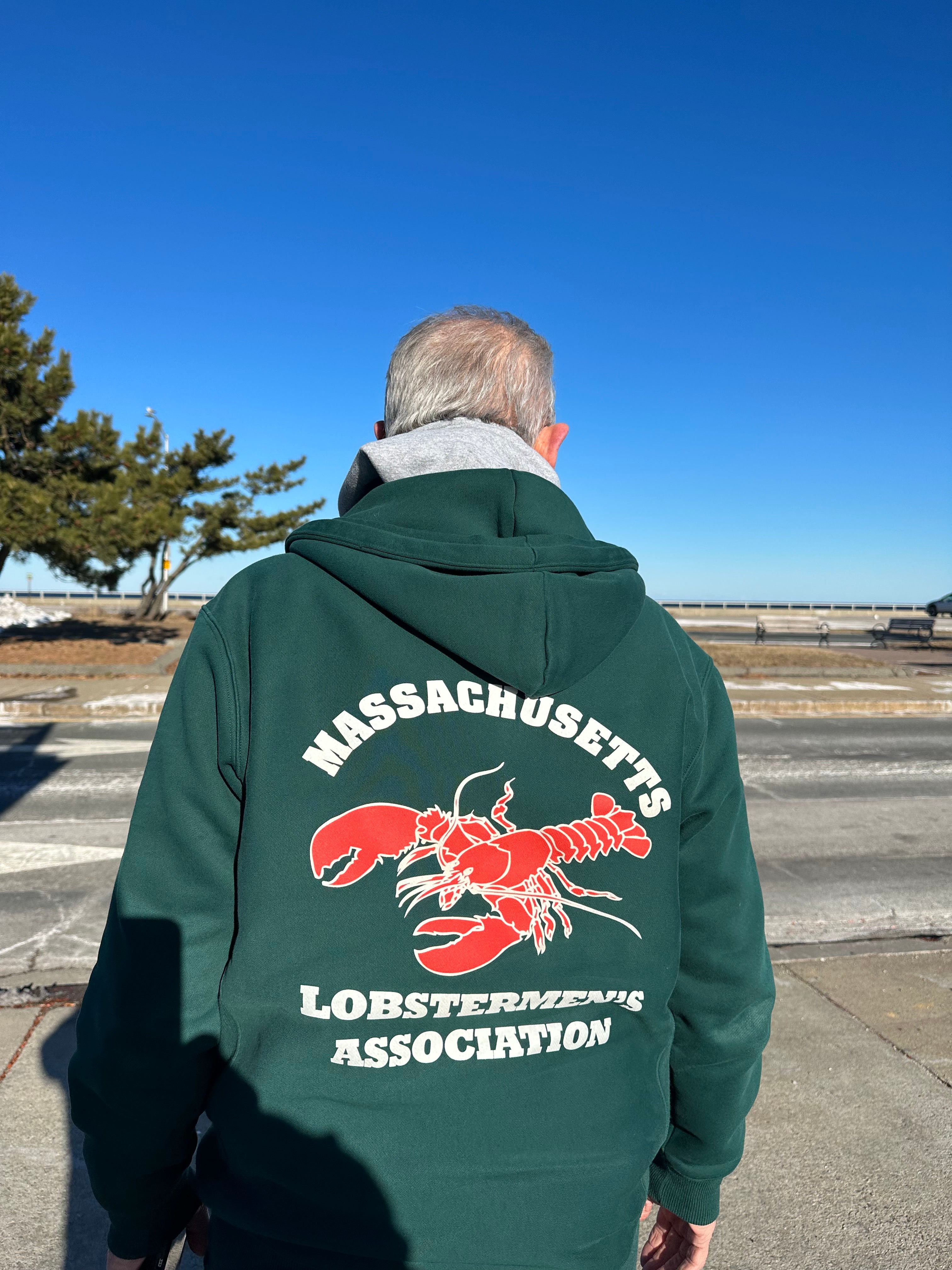 BOSTON LOBSTER BISQUE CO. 100% made in Massachusetts. With Lobsters  ￼