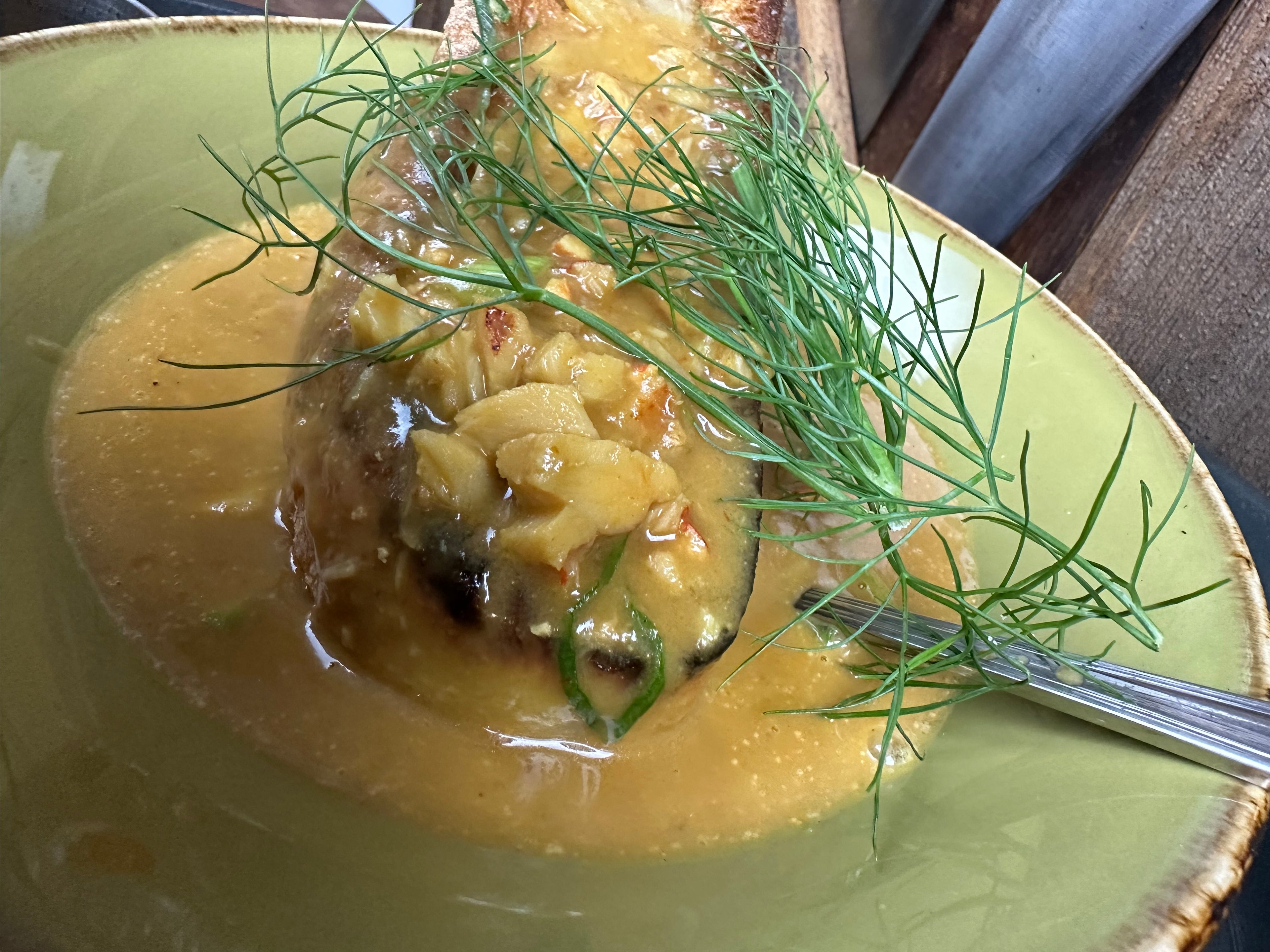 BOSTON LOBSTER BISQUE CO. 100% made in Massachusetts. With Lobsters  ￼